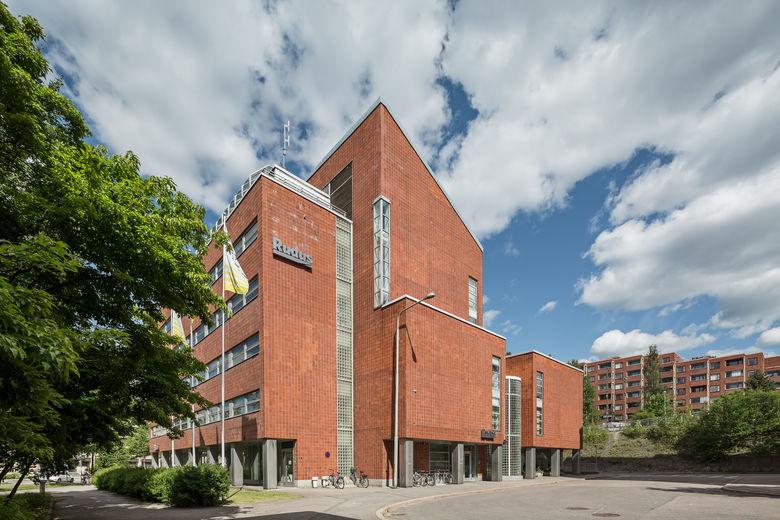 Pronssitie 1, 4400m2, Koko rakennus, Toimistotila
