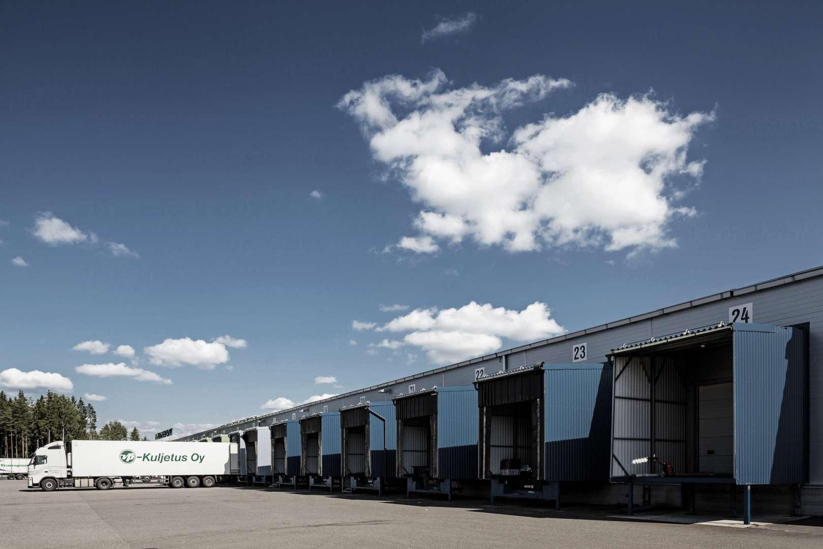 Tykkimäentie 9 KOUVOLA, 2500m2, Katutaso, Varastotila