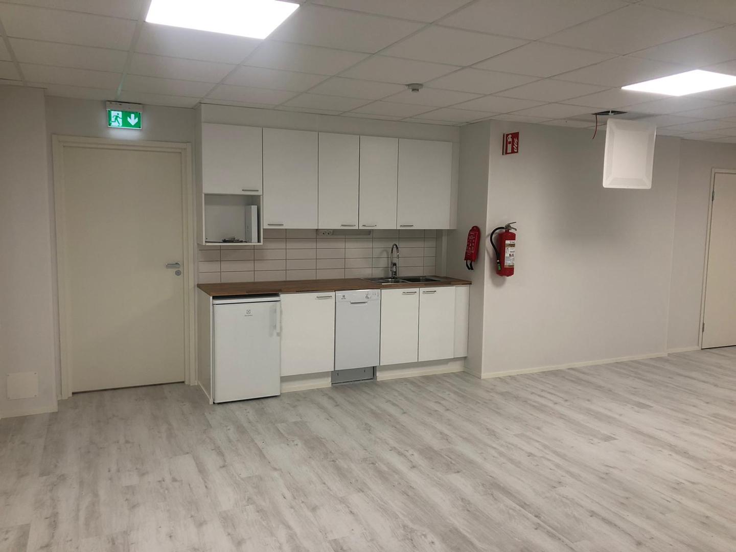 Itälahdenkatu 21, 172m2, Katutaso, Liiketila