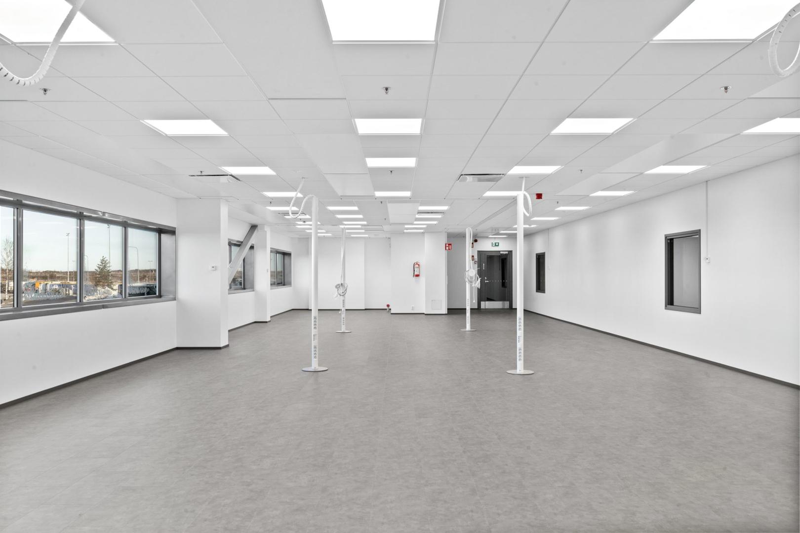 Postimiehenkuja 4, 3970m2, Useita kerroksia, Varastotila