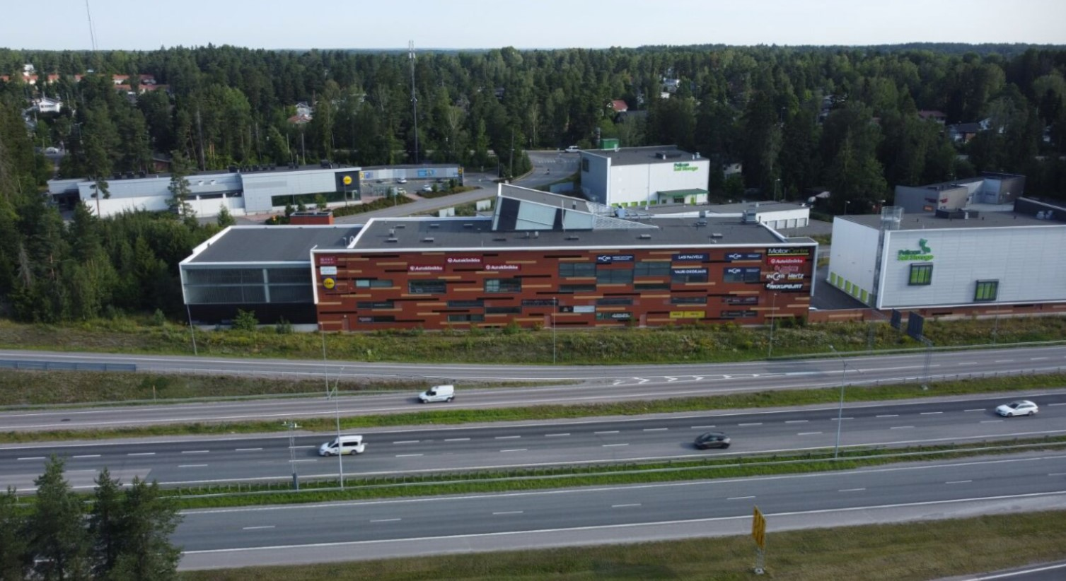 Sillankorva 15, 331m2, Katutaso, Liiketila