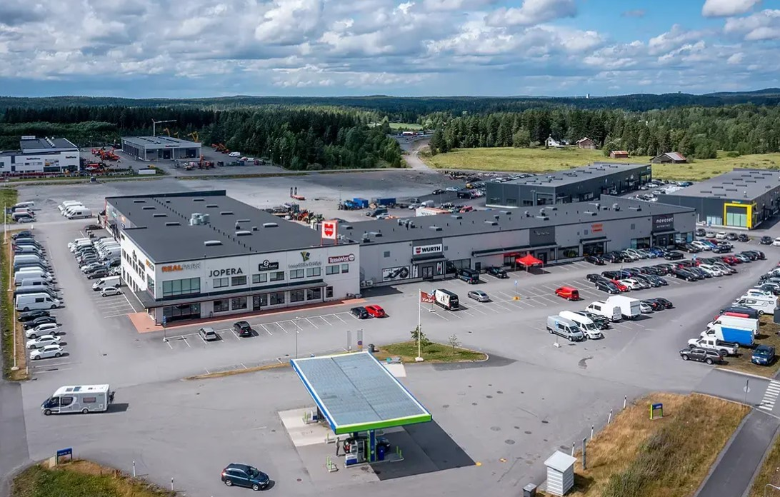 Realparkinkatu 4 LEMPÄÄLÄ
 LEMO, 246m2, Katutaso, Liiketila