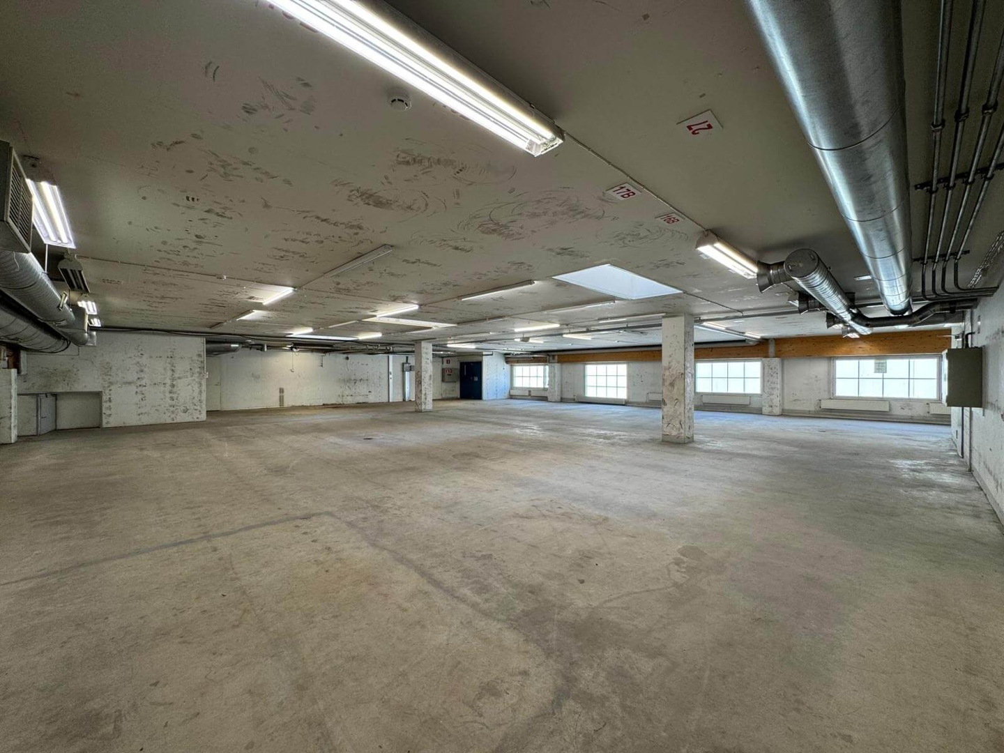 Muonamiehentie 12, 2100m2, , Varastotila