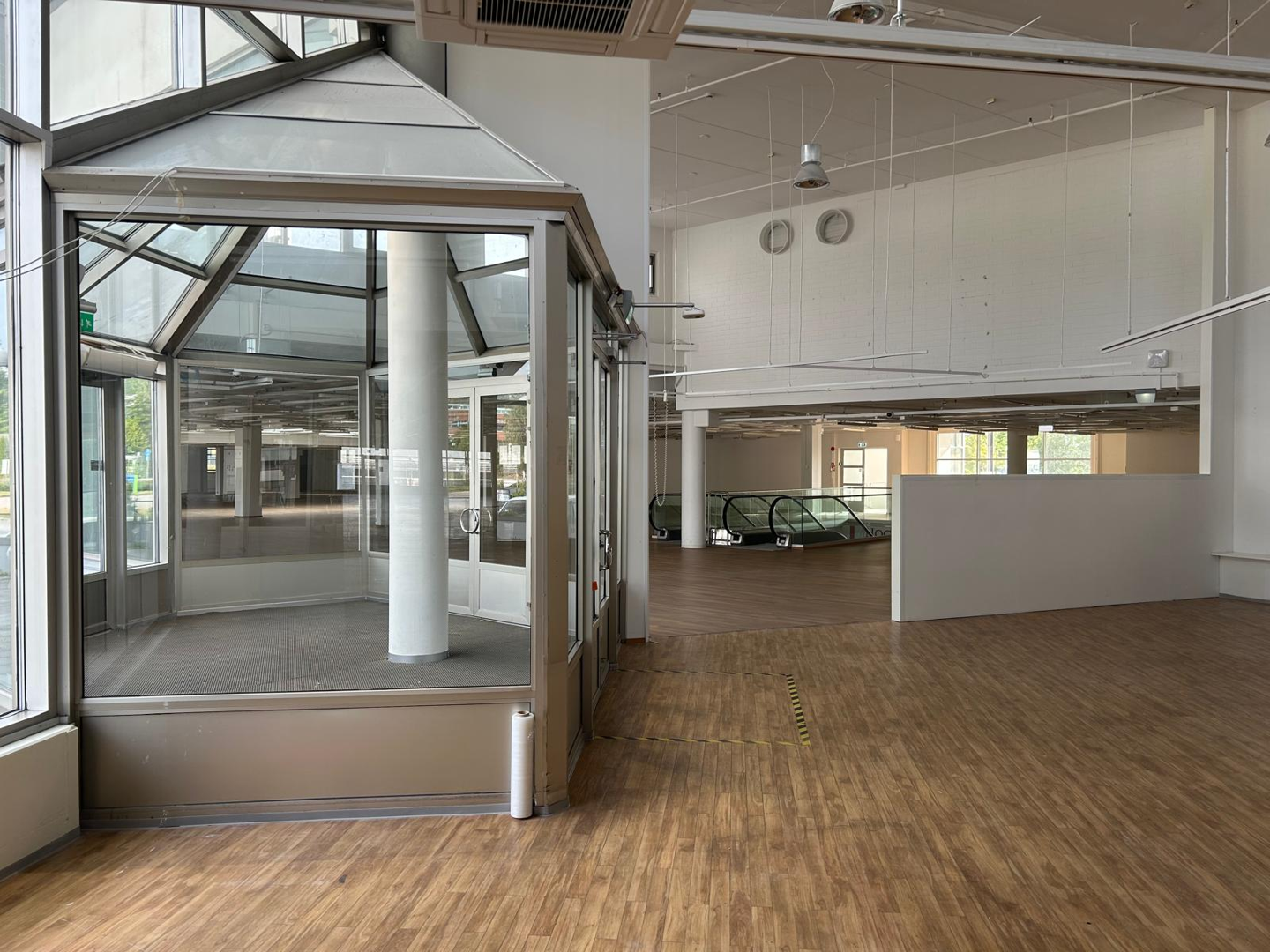 Martinsillantie 2a, 1500m2, Katutaso, Liiketila