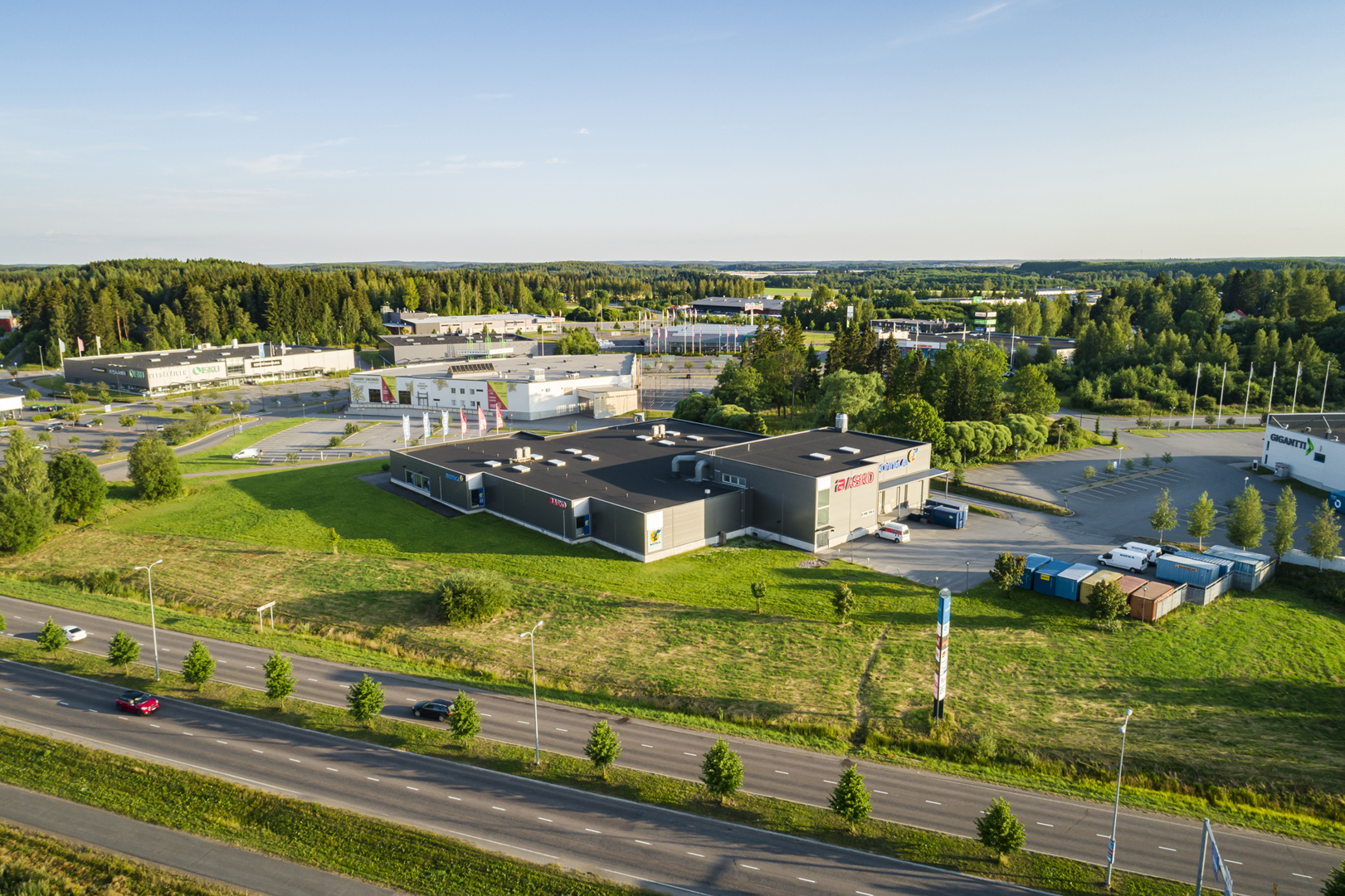 Myllymäenraitti 1, 3400m2, , Liiketila