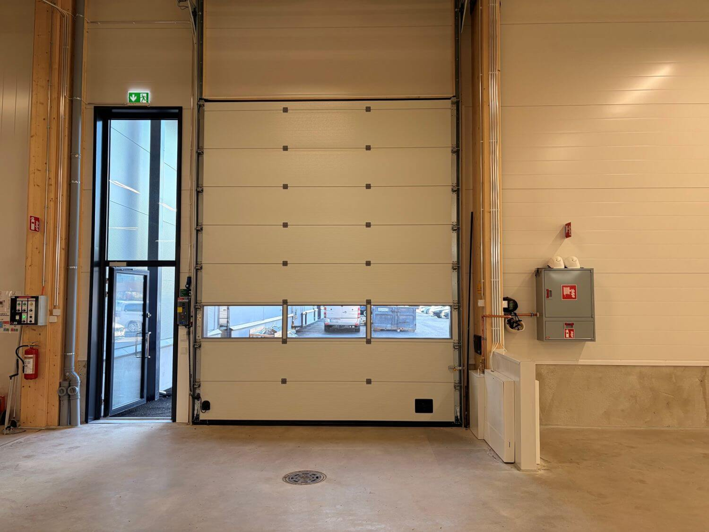 Sähkötie 10, 2016m2, Useita kerroksia, Liiketila